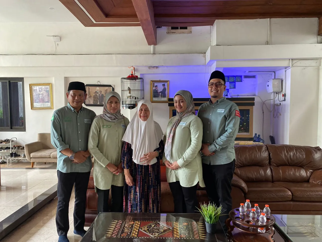 Usai Daftar ke KPU, Paslon Ghofur-Sosa Silaturahim ke Istri Mantan Bupati Fadeli