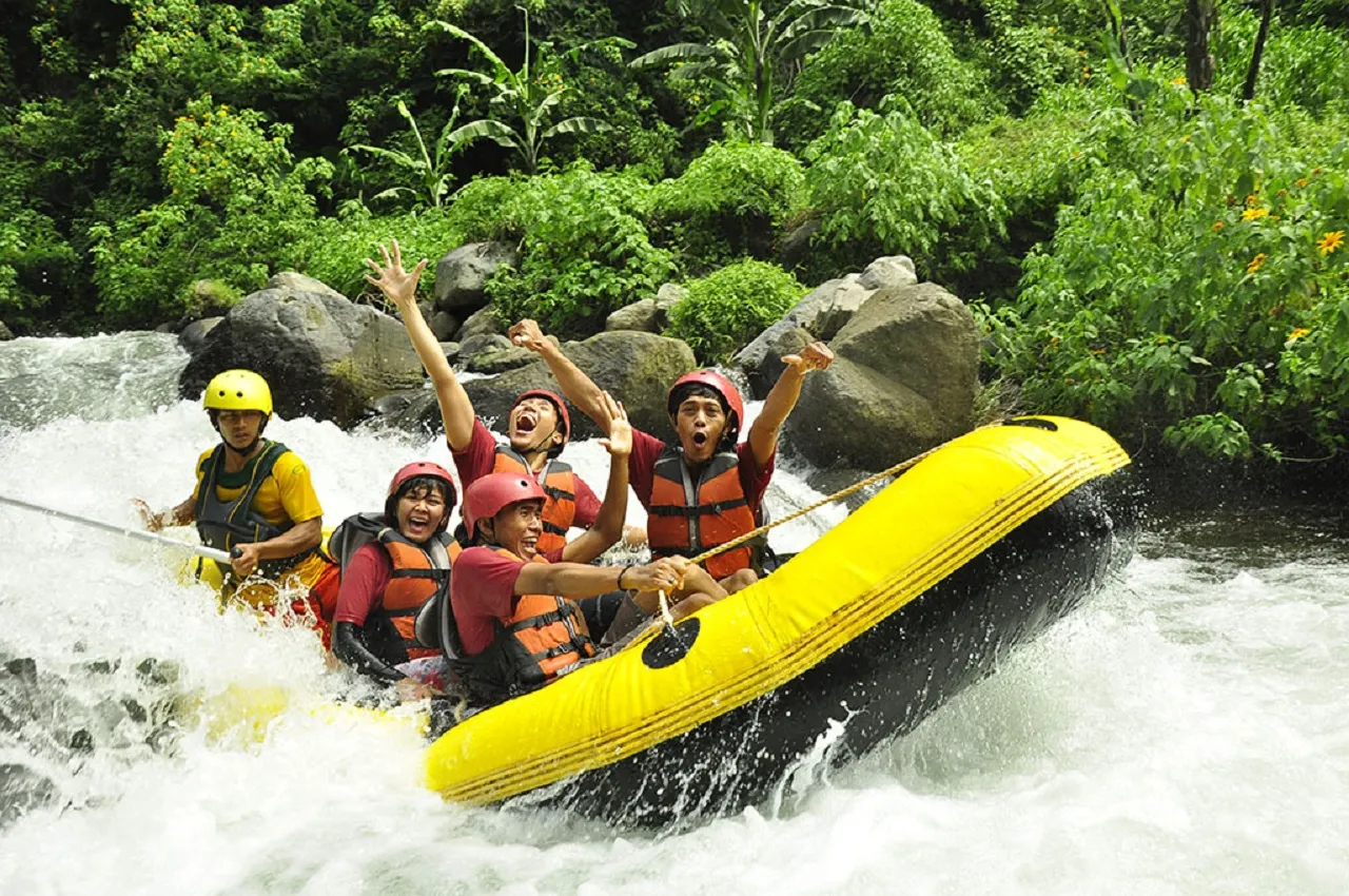 Sungai Kromong Pacet, Destinasi Wisata Arung Jeram Murah Meriah