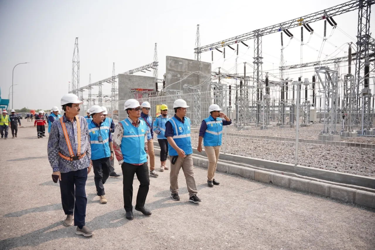 Jelang Hari Pelanggan Nasional, PLN Operasikan Pelanggan Curah Pertama di Jatim