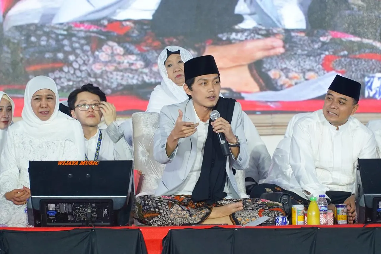 Khofifah dan Eri Hadiri Pengajian Maulid Nabi Ponpes Puteri An Nuriyah Bareng Gus Iqdam