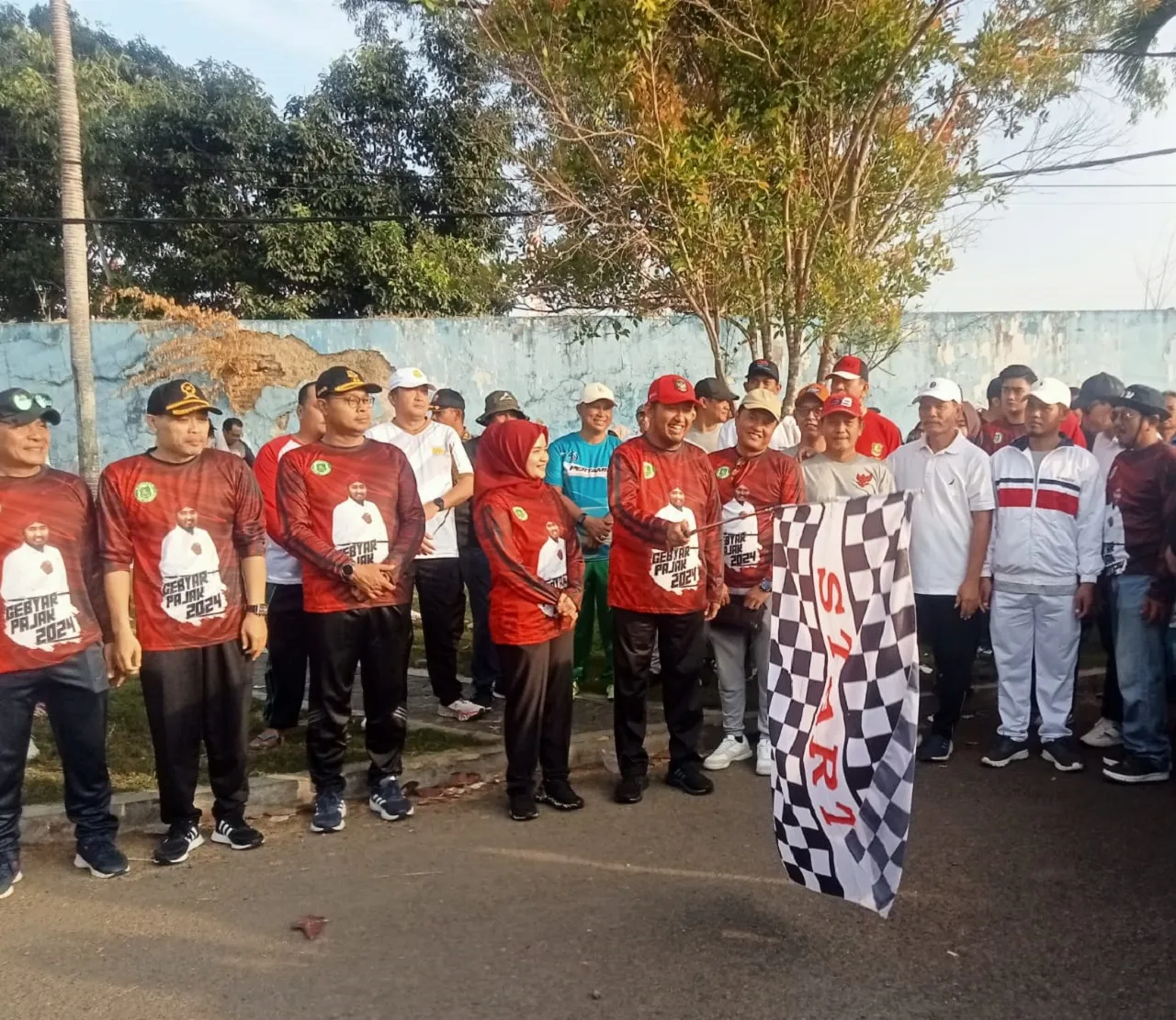Bupati Sumenep melalui Bapenda Beri Penghargaan pada Pengusaha dan Desa yang Taat Bayar Pajak