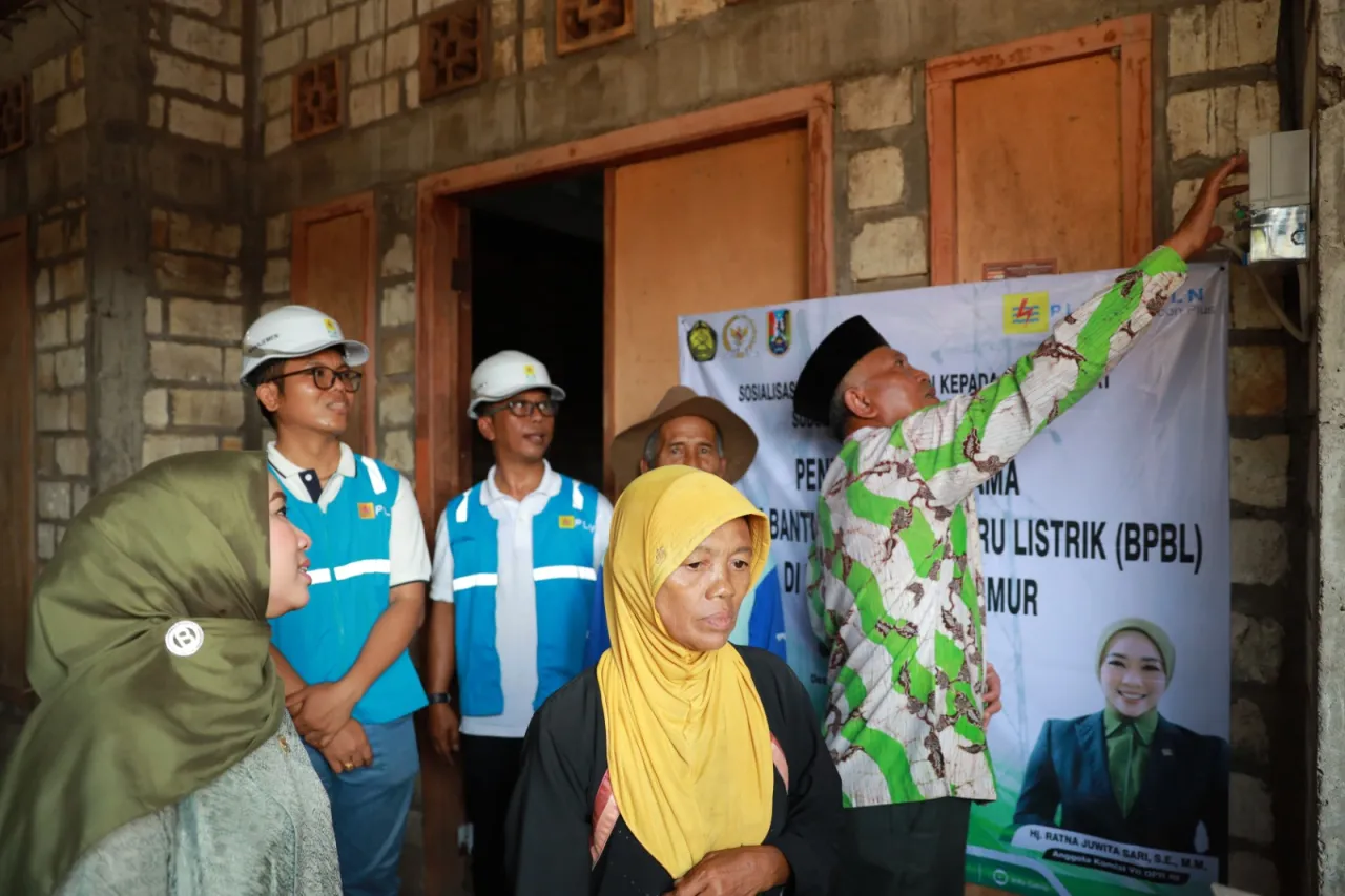 5 Tahun Kepemimpinan Erick Thohir, PLN Sambung Listrik Ribuan Masyarakat Pra Sejahtera di Jatim