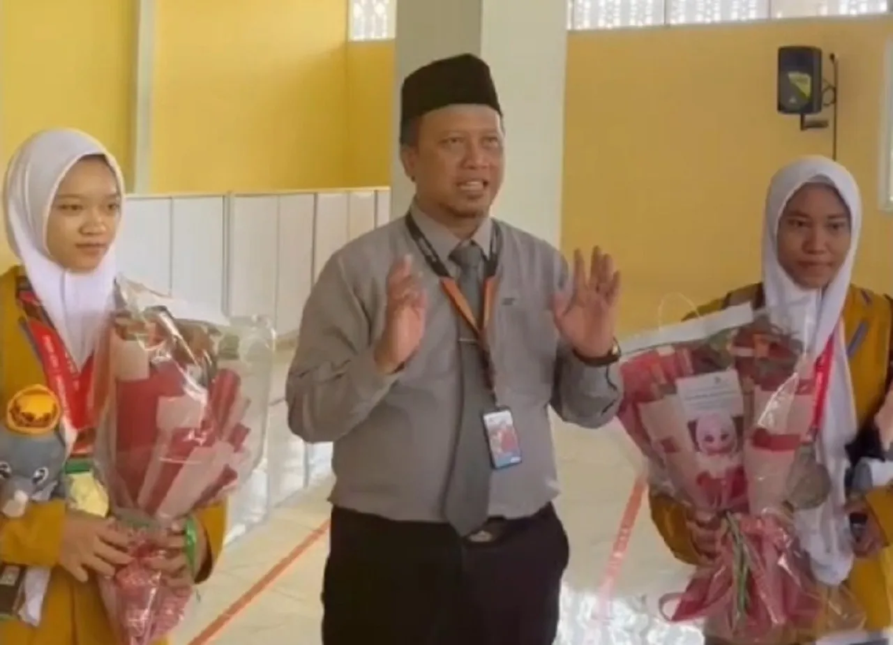 Siswi Smamsatu Gresik Peraih 3 Medali Emas PON XXI Pulang Disambut Meriah