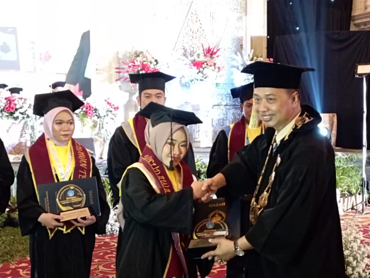 Terus Mendapat Kepercayaan Masyarakat, Unipra Wisuda 354 Mahasiswa