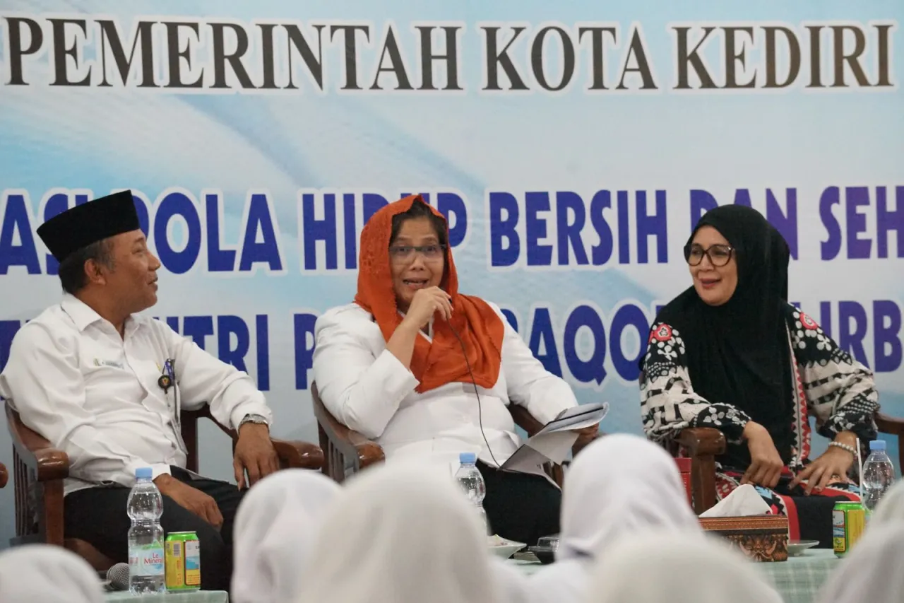 Pj Wali Kota Kediri Beri Arahan 370 Santri Sosialisasi PHBS Pondok Pesantren