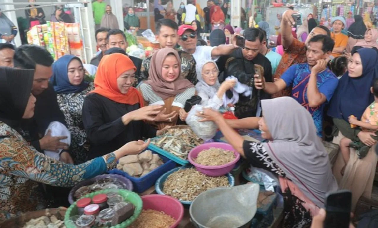Ramaikan Kampanye Pilkada, Khofifah Blusukan ke Pasar-pasar Tuban