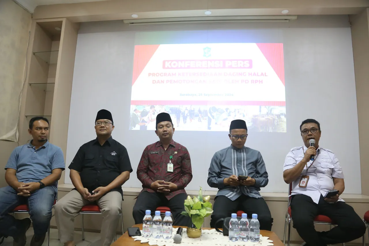 RPH Surabaya Tegaskan Pemingsanan Sapi Sesuai Standar Halal, Bukan Penembakan