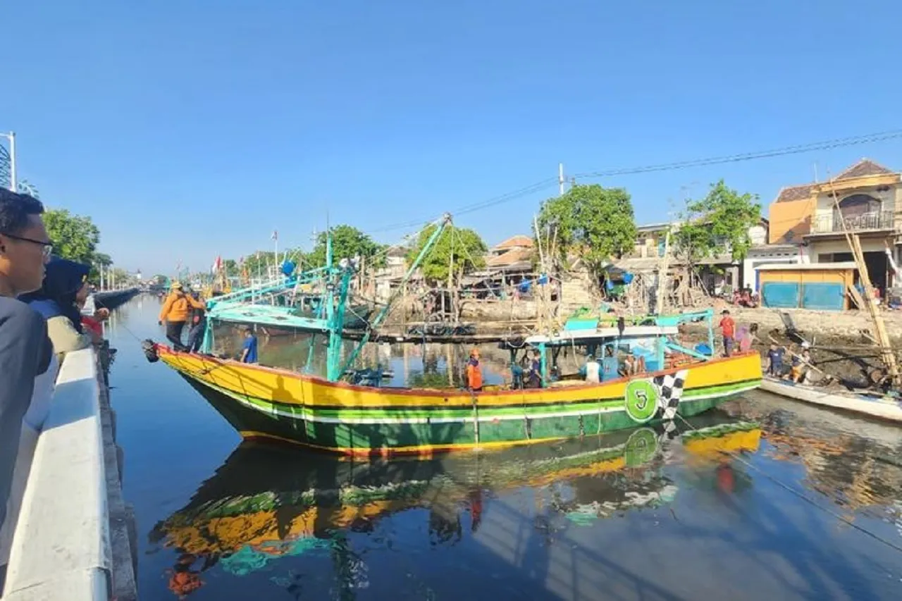 Rusak Gegara Bebatuan Sisa Proyek, Puluhan Kapal Nelayan di Pasuruan Karam