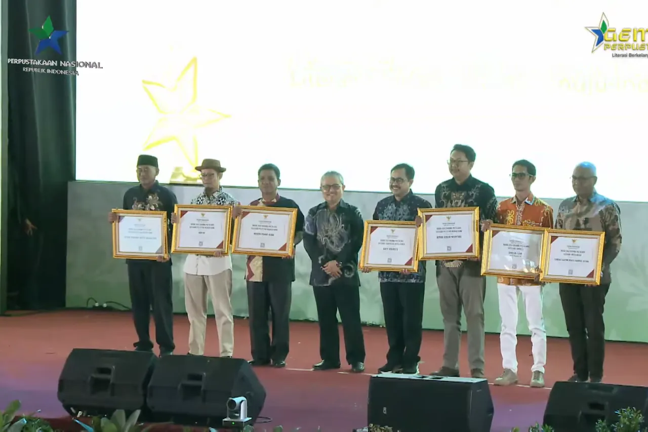 Kota Surabaya Raih Penghargaan Nugra Jasa Dharma Pustaloka dari Perpusnas RI