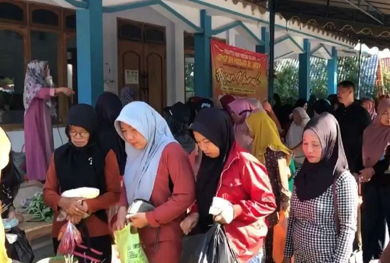 Uniknya Pasar Murah Sedekah di Ponorogo, Harganya Mulai Seribuan