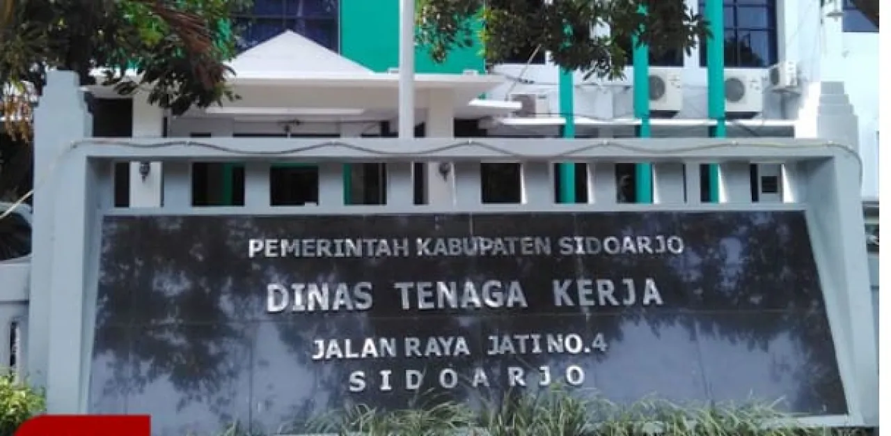 Puluhan Warga Sentra Pabrik Rokok Dilatih Jahit dan Barista