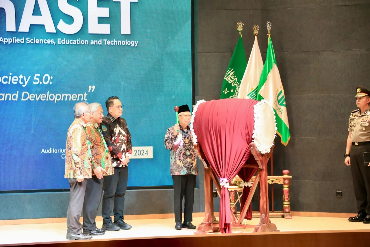 Pj Gubernur Adhy Dampingi Wapres RI Buka iConASET 2024