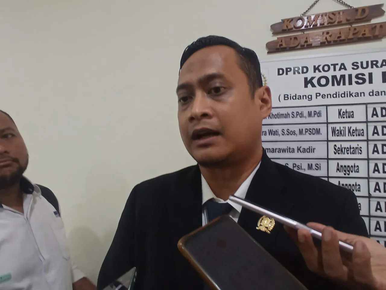 Baca juga : Pemanfaatan Ruang Hijau untuk Reklame, Legislator Ingatkan Potensi Kerusakan Estetika Kota Surabaya