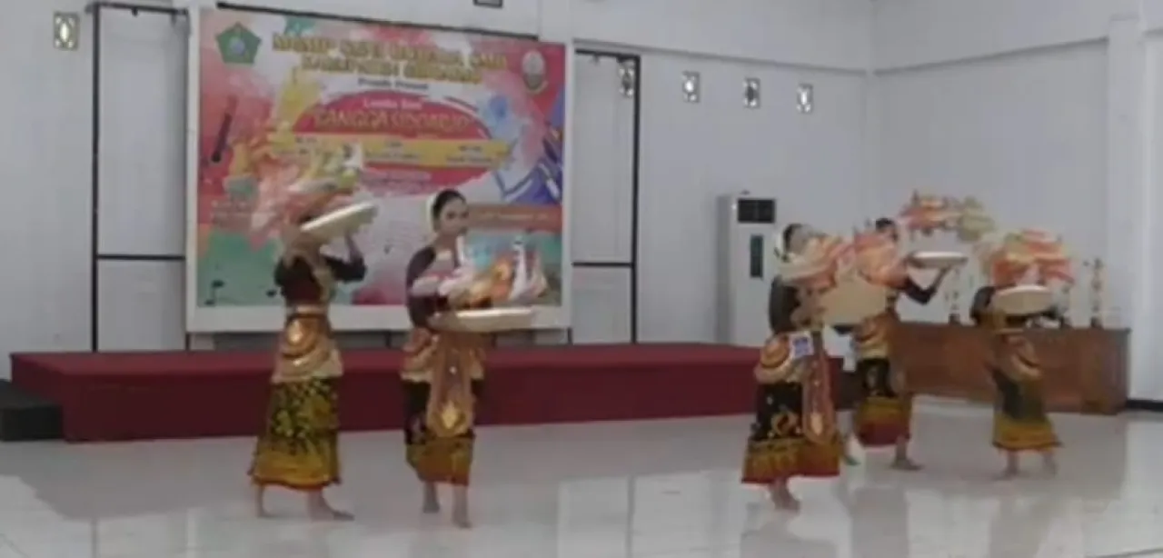 Tari Ladu Pasar Legi SMPN 1 Sukodono Optimis Juarai KISI 2024