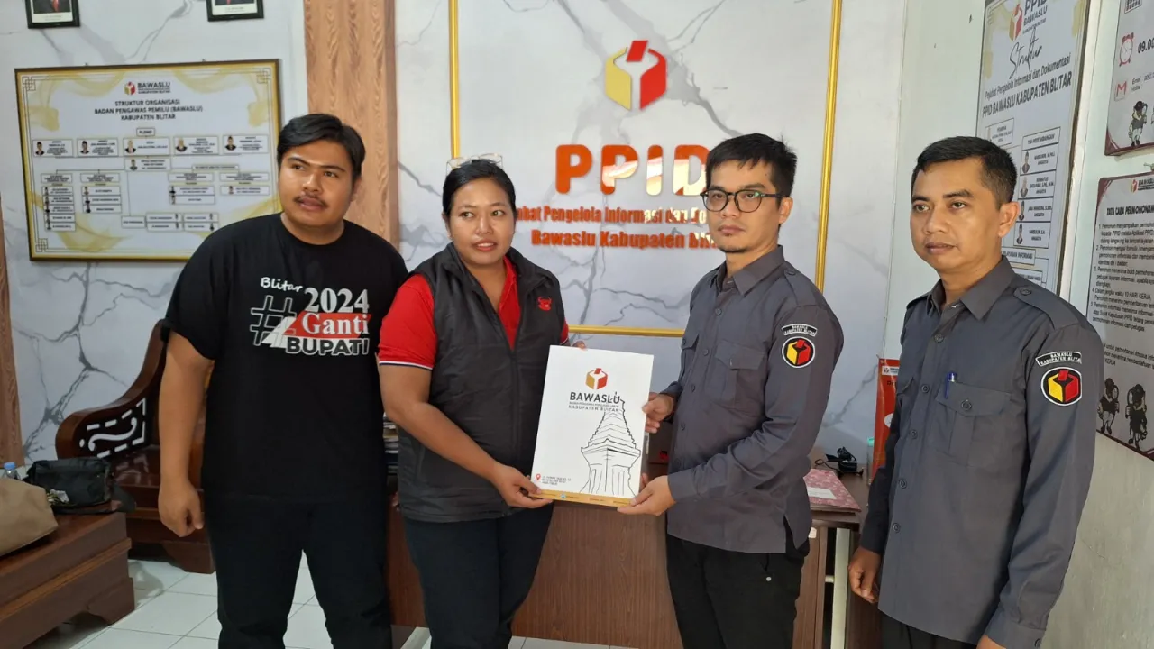 Tim Kampanye Paslon 01 Laporkan KPU Kabupaten Blitar ke Bawaslu