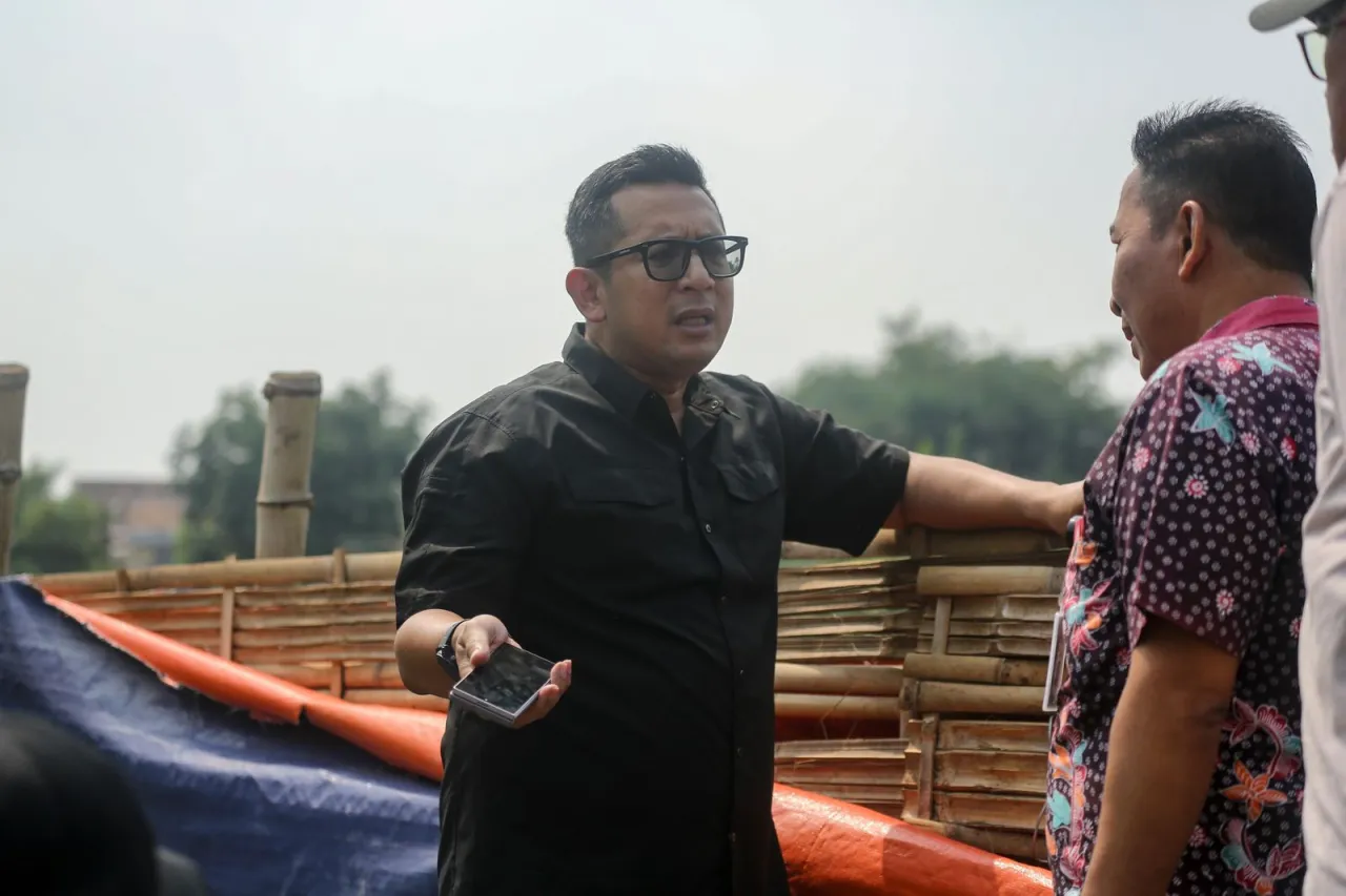 Antisipasi Banjir, Pj Wali Kota Mojokerto Cek Kondisi Tanggul dan Rumah Pompa