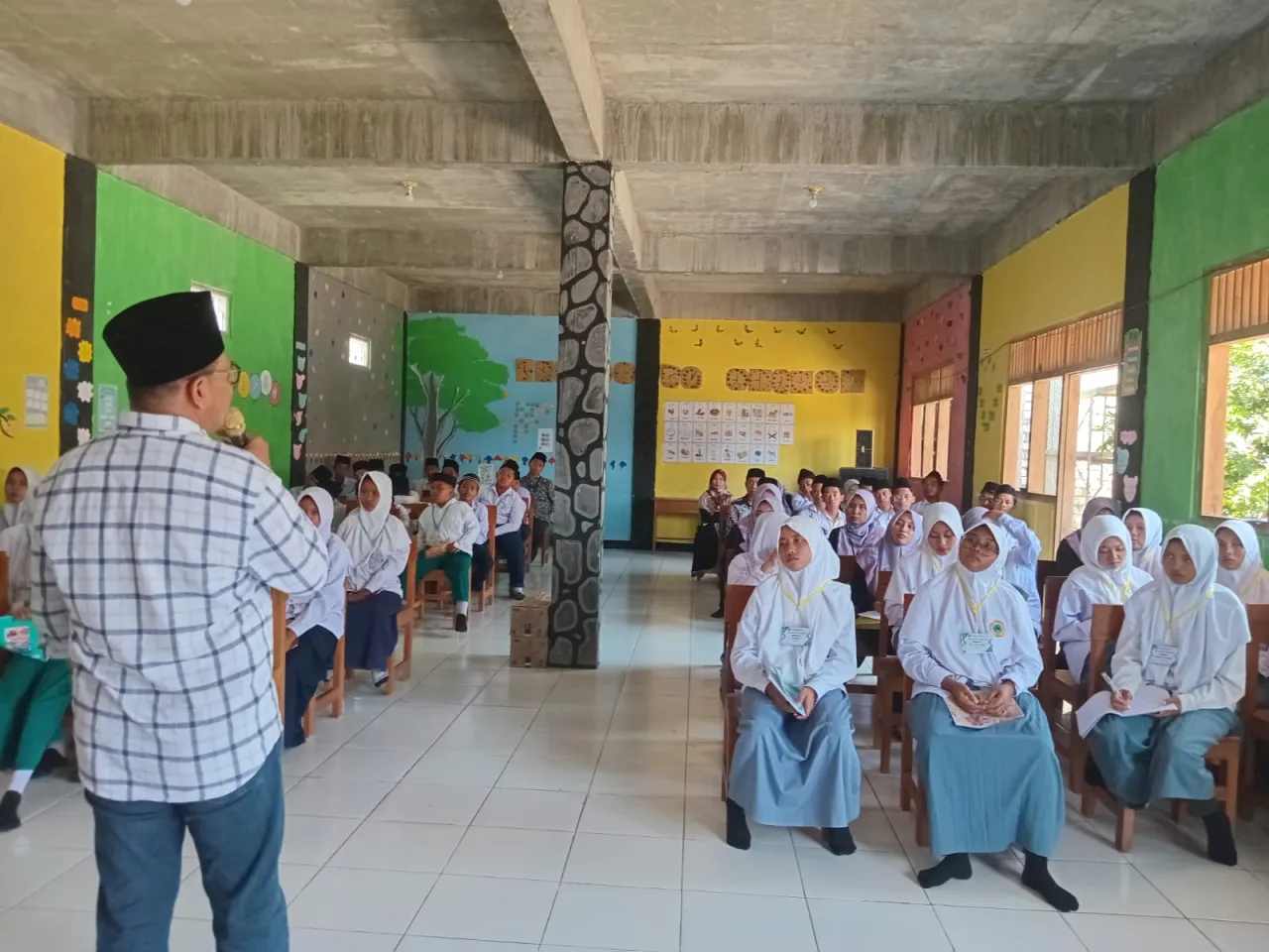 Inginkan Siswa Bisa Menulis, Yayasan PP. Ummi Kamilah Sunan Drajat Gelar Workshop Jurnalistik