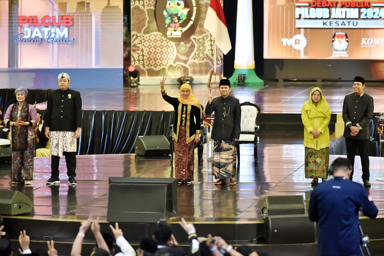 Debat Pilgub Jatim Pertama: Luluk Menyerang, Khofifah Tenang, Risma Grogi