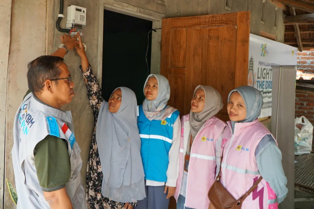 Program LUTD, PLN Sambung Listrik 189 Masyarakat Pra Sejahtera di Jatim