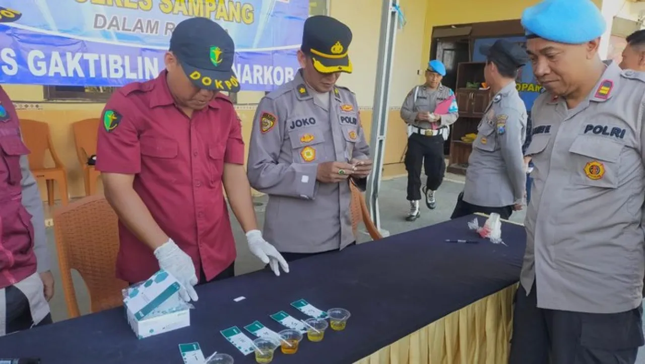 Sipropam Polres Sampang Tes Urine Personel