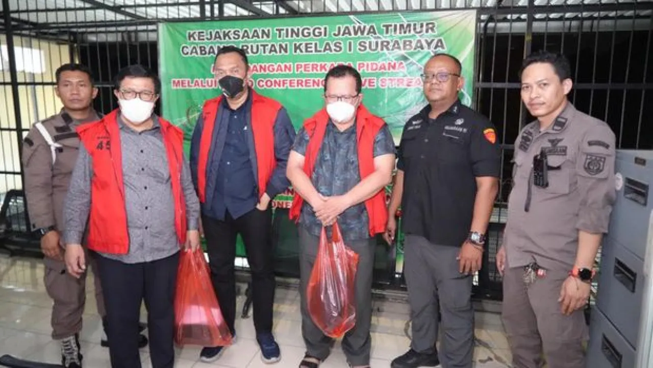 3 Hakim PN Surabaya Ditahan Sementara di Kejati Jatim