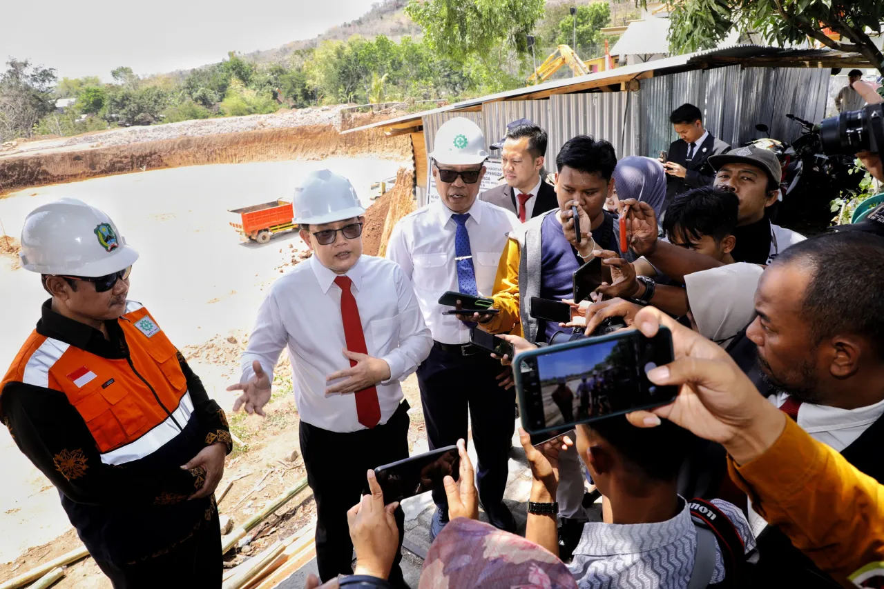 Pj Gubernur Jatim Tinjau Progres Sirkuit Balap di Parang Magetan