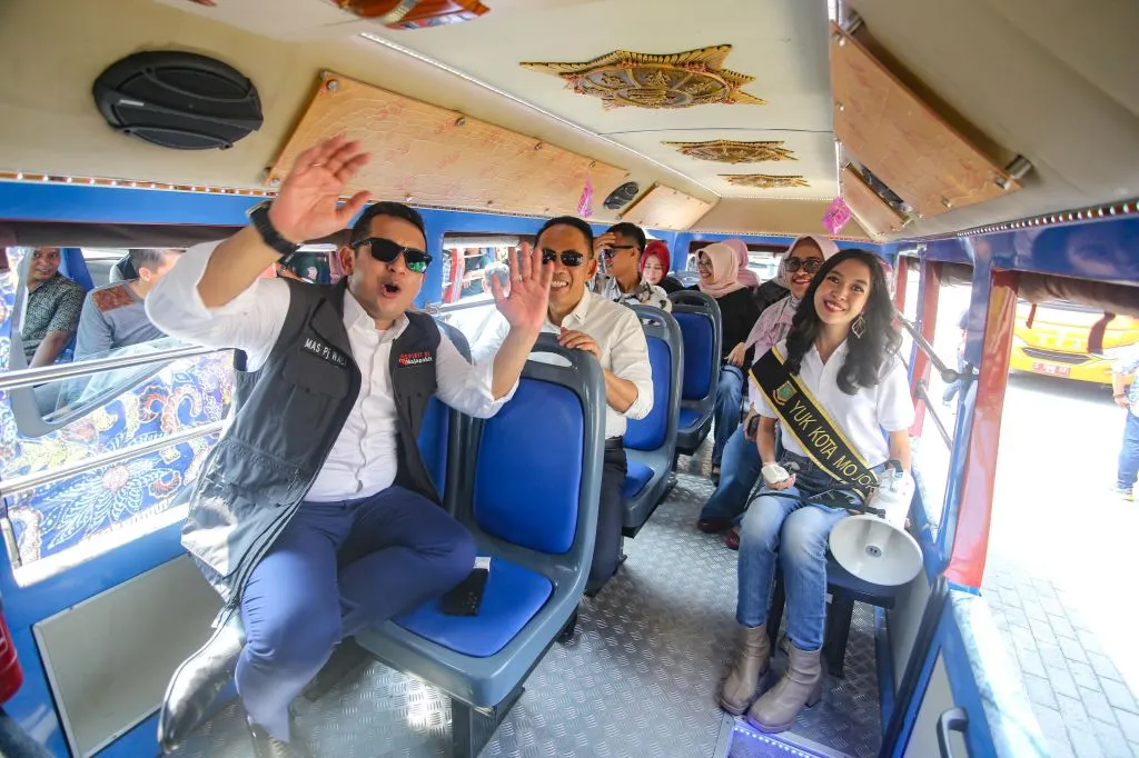 Launching WIKA, Pj Wali Kota Ali Kuncoro Coba Langsung Naik Shuttle Bus Keliling Kota
