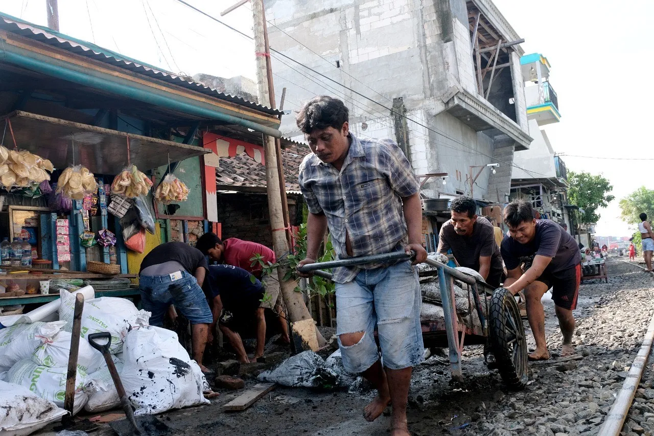 Atasi Banjir dan Genangan, Pemkot Ajak Warga Kerja Bakti Massal lewat Surabaya Bergerak
