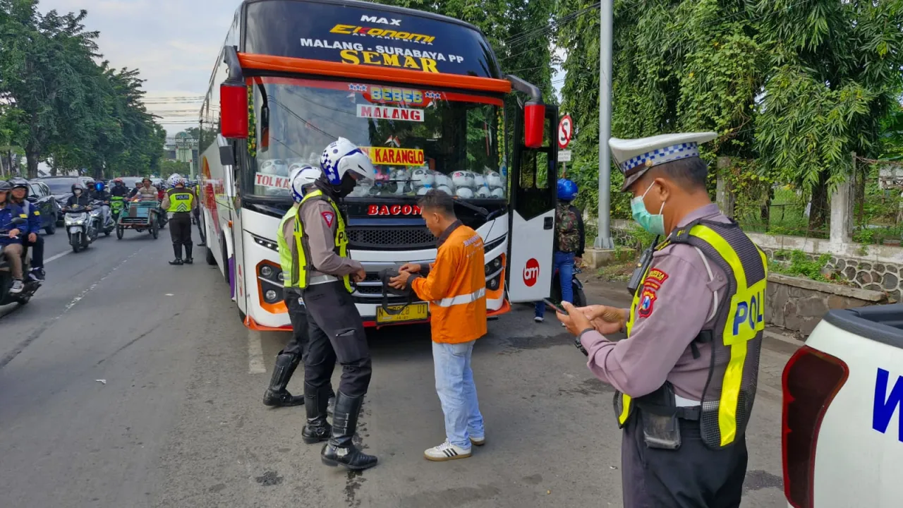 Ganggu Mobilitas Warga, Pengelola Akan Tindak Tegas Penyebab Kemacetan di Terminal Purabaya