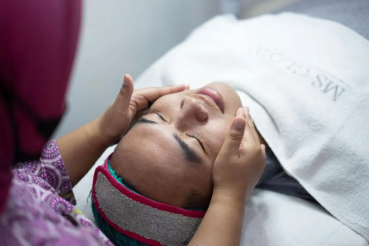Baca juga : Cak Ning Surabaya, Guk Yuk Sidoarjo, dan Kangmas Nimas Kota Batu, Melakukan Treatment Wajah