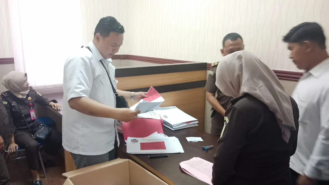 Kasus Pajak Pelanggaran PT PDN: DJP Jawa Timur II Serahkan Tersangka dan Barang Bukti ke Kejaksaan