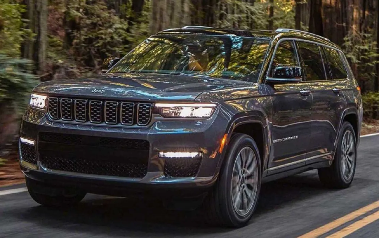 Jeep Suntik Mati Model Grand Cherokee Bermesin 5,7 Liter V8 Akhir Tahun