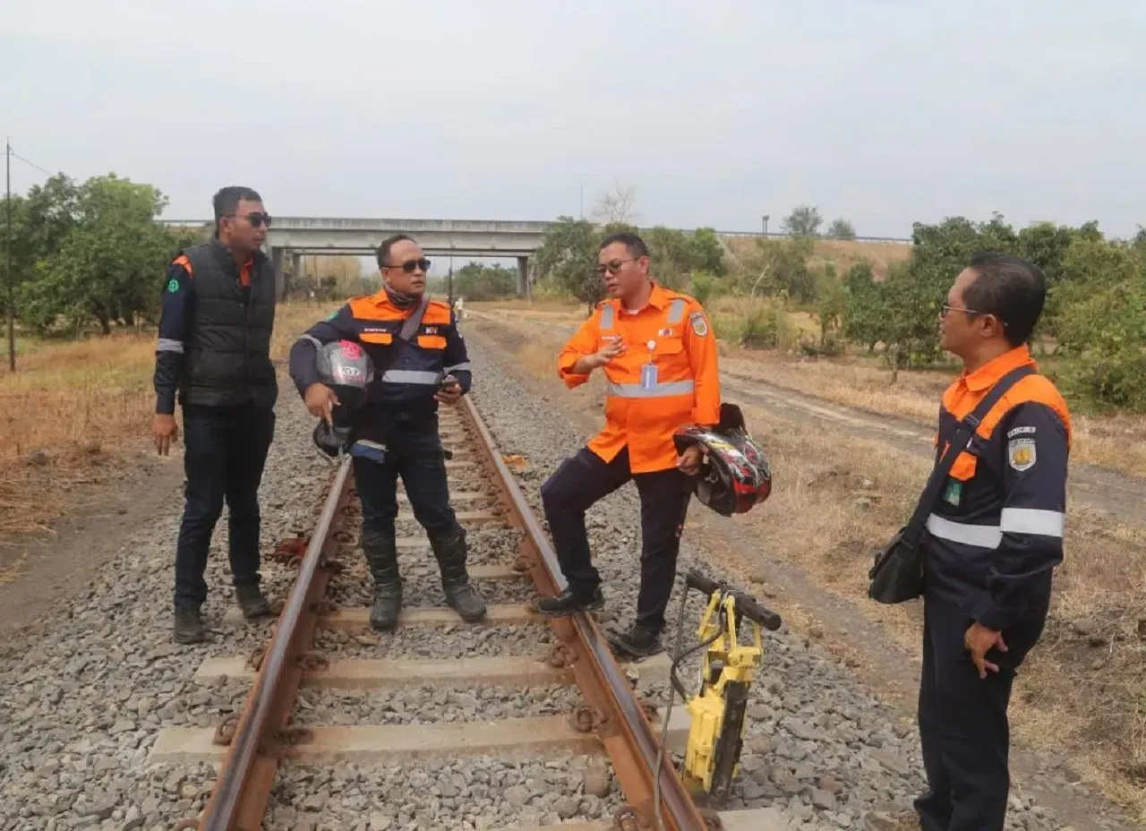 Jelang Persiapan Nataru 2025, KAI Daop 8 Cek Kondisi Rel dari Pasuruan-Malang