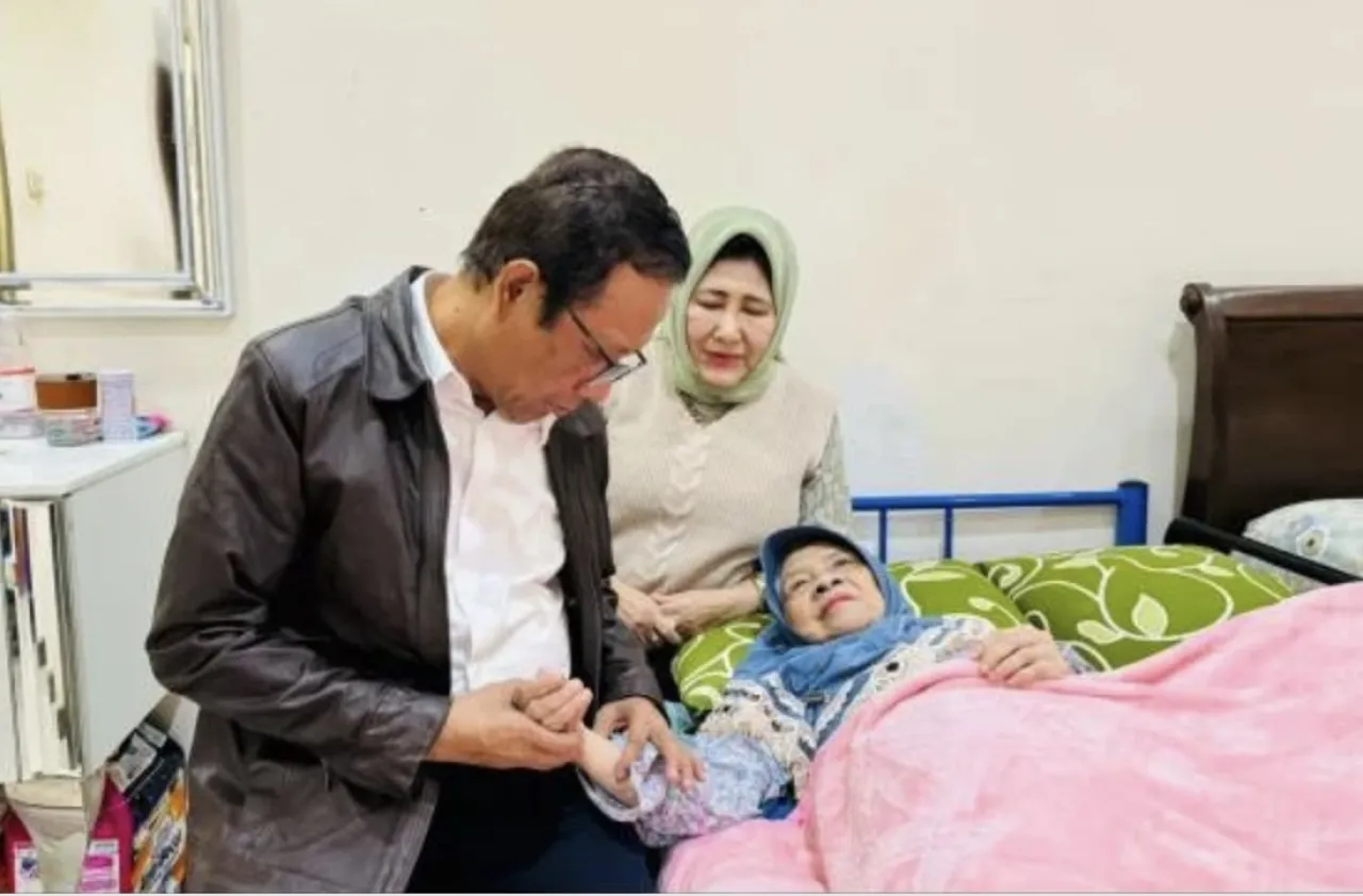 Mahfud MD, tak Saksikan Pelantikan Prabowo, Karena Ibu Kandung