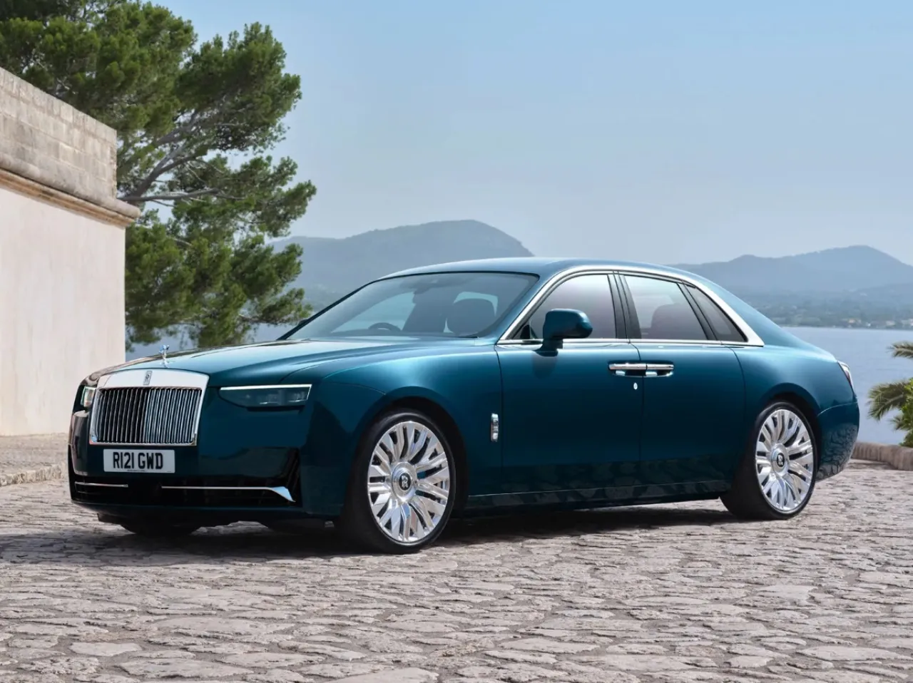 Rolls-Royce Kenalkan Sedan Mewah ‘Ghost Series II’, Siap Debut 2025
