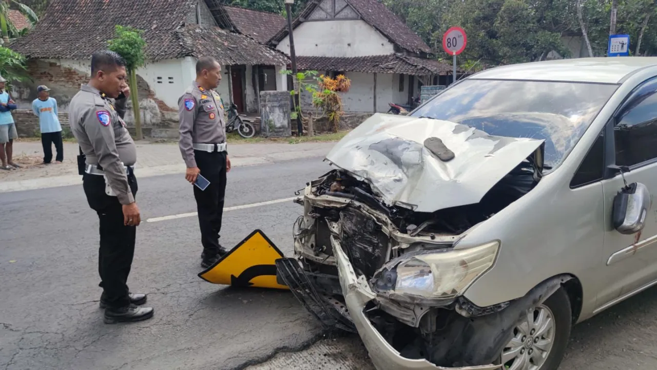 Diduga Pengemudi Mengantuk, Mobil Tabrak Dua Motor