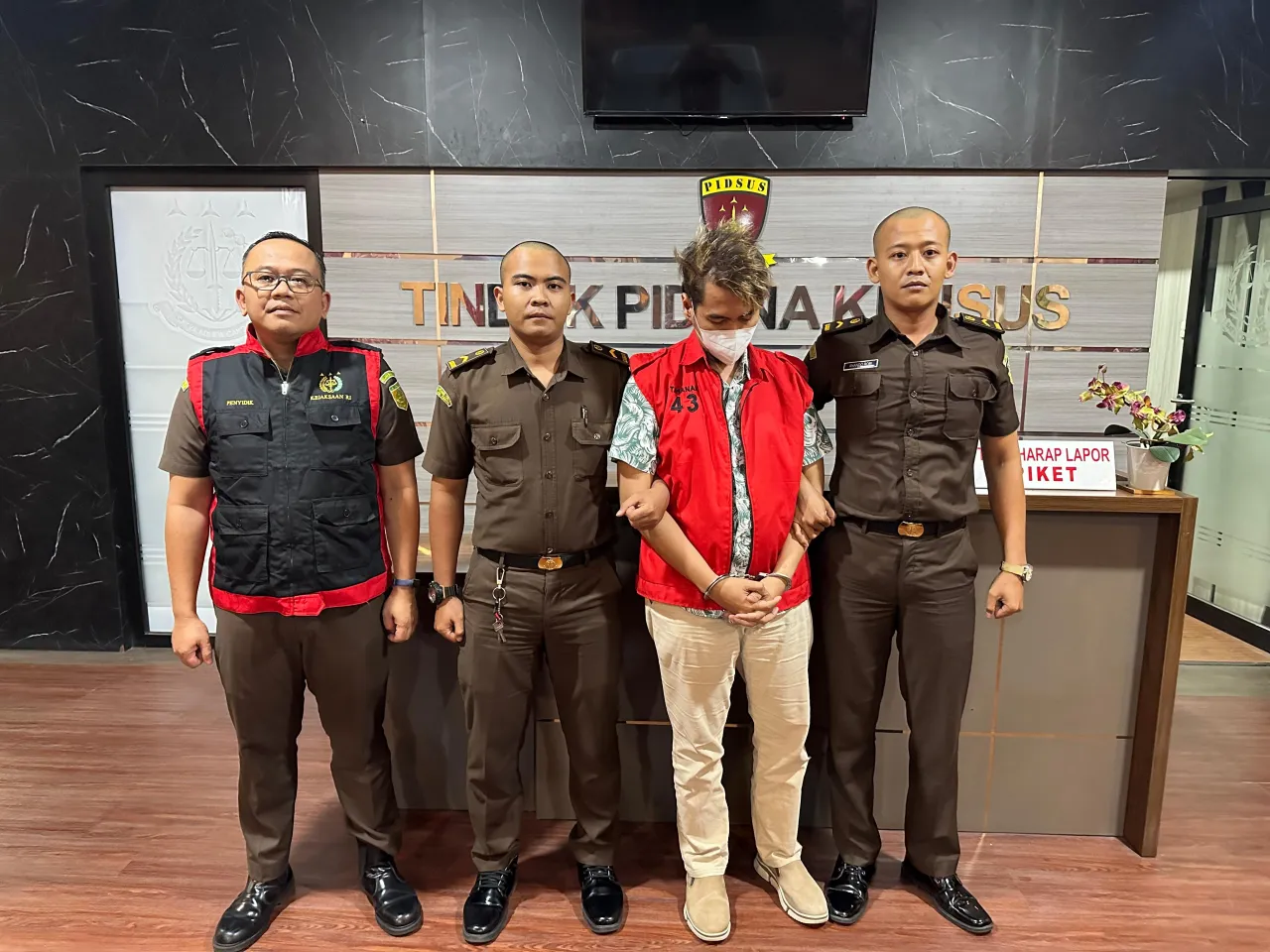 Penyidik Kejati Jatim Tahan Tersangka DJA