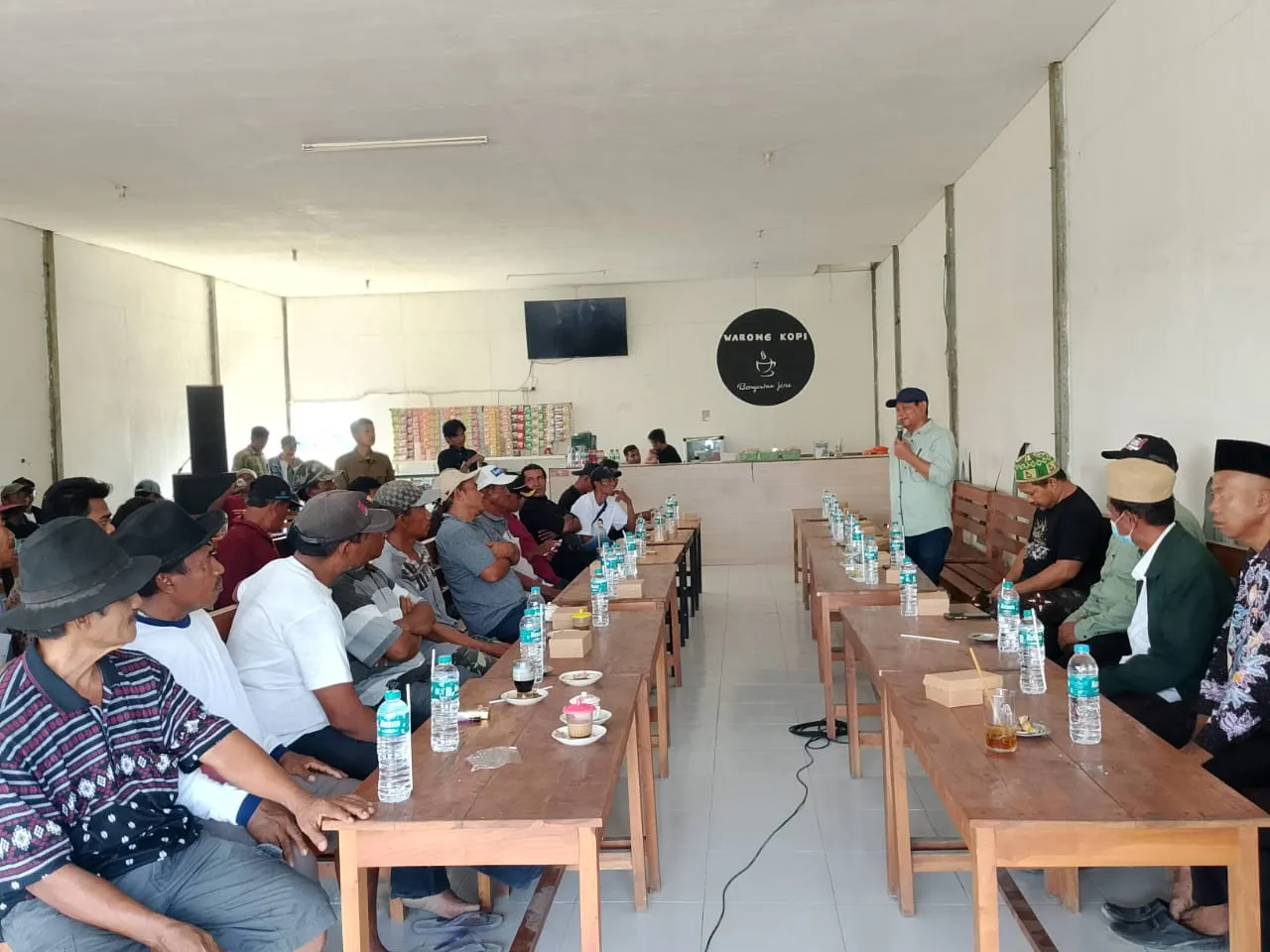 Bertemu Masyarakat Turi, Ghofur Disambati Bibit Ikan, Pupuk dan Jalan Rusak