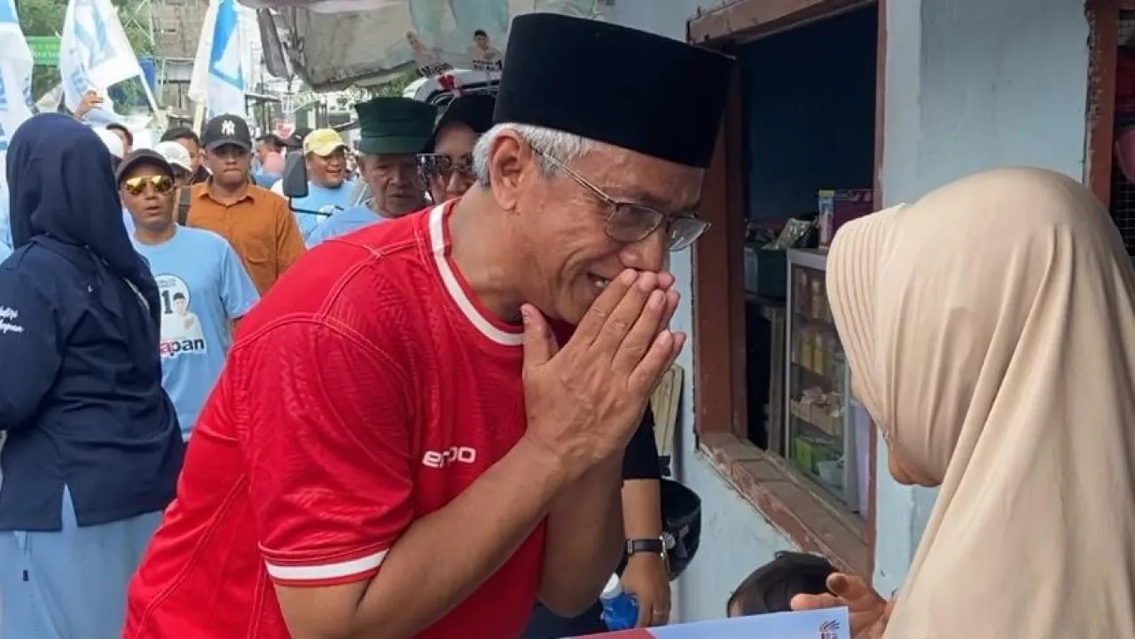 Door to Door Sapa Warga di Bandar Kidul, Gus Qowim Bawa Makan Siang Gratis