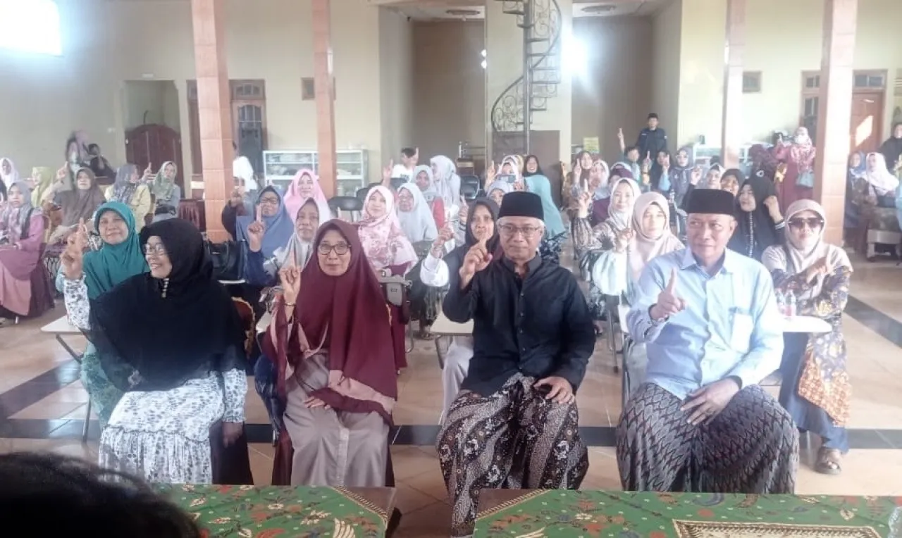 Gelar Istighosah Muslimat NU Kota Kediri Berikan Dukungan ke Vinanda-Gus Qowim