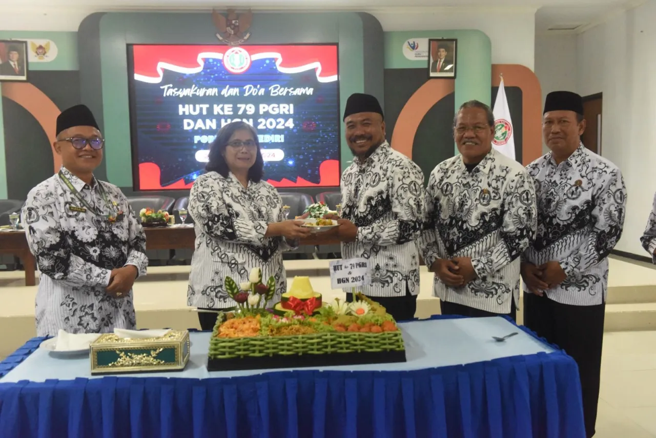 Pj Wali Kota Kediri Harap PGRI Kota Kediri Semakin Solid dalam Memajukan Mutu Pendidikan