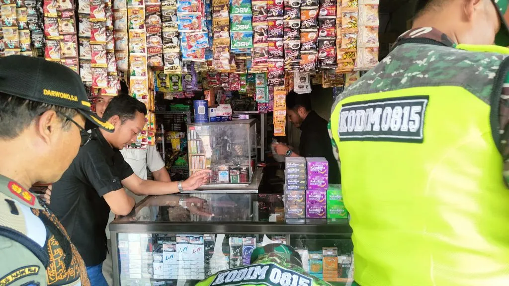 Tim Gabungan Kembali Gelar Operasi Gempur Rokok Ilegal di Kota Mojokerto