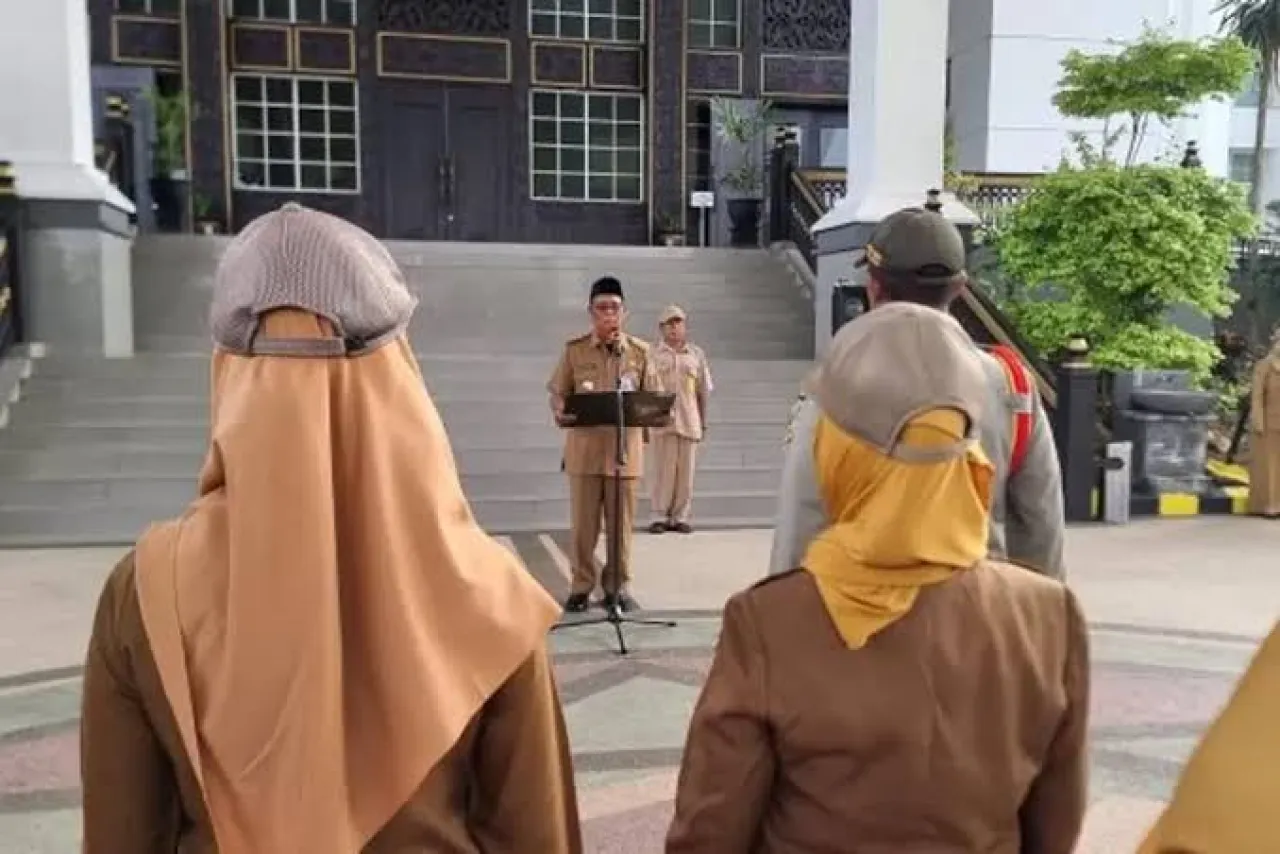 Dikejar KPK, Gubernur Kalsel Malah Pimpin Apel