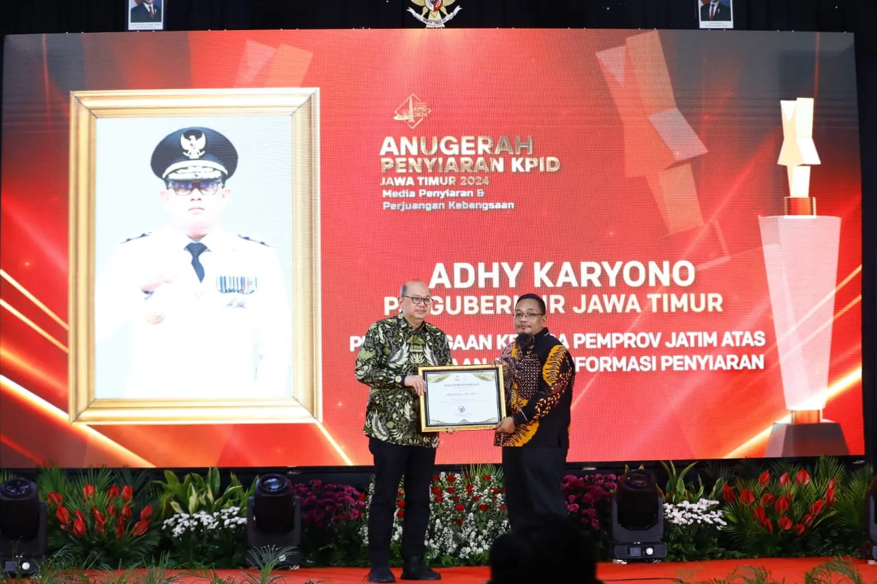 Pj. Gubernur Jatim Dinobatkan Sebagai Kepala Daerah Peduli Penyiaran