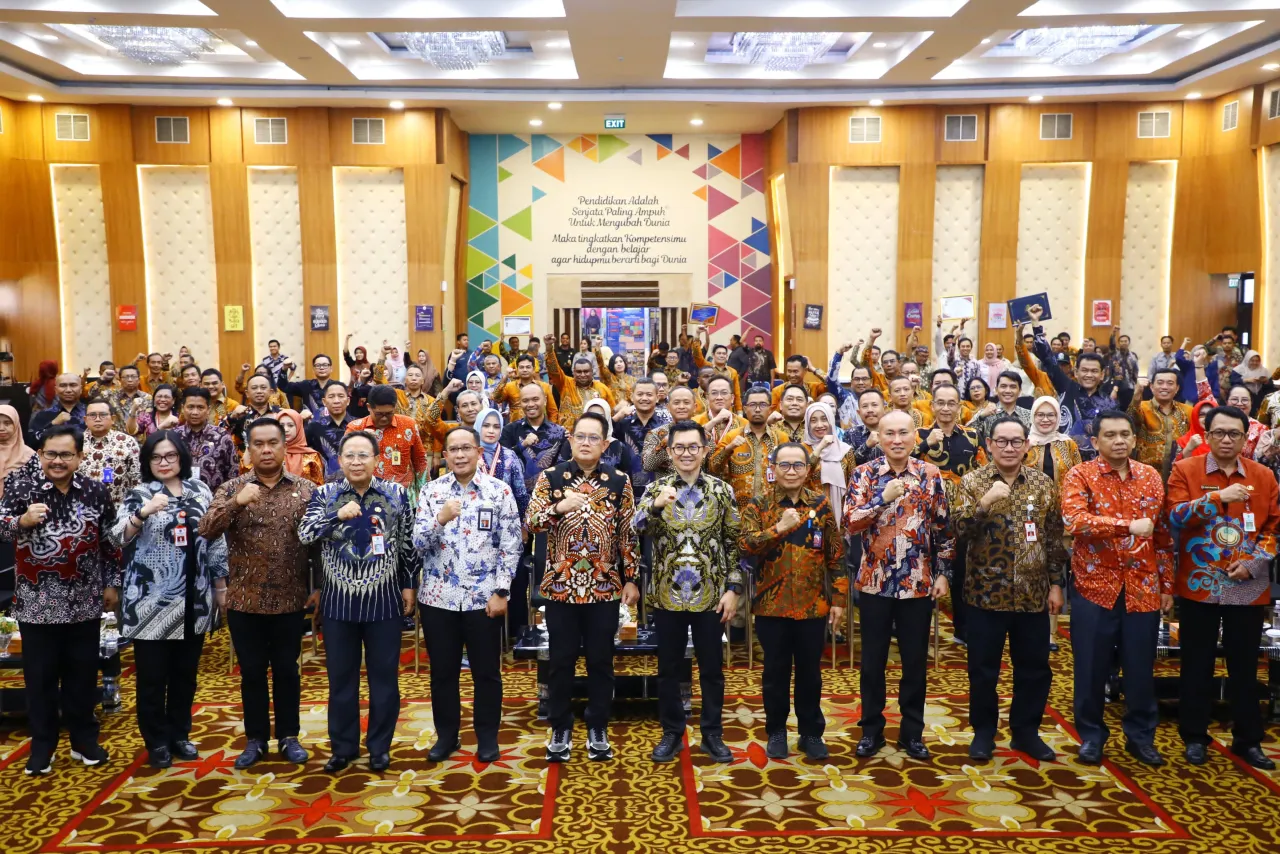 Tutup PKN II BPSDM Jatim, Pj Gubernur Adhy Apresiasi Inovasi Terbaik dan Minta Alumni Jadi _Agent Of