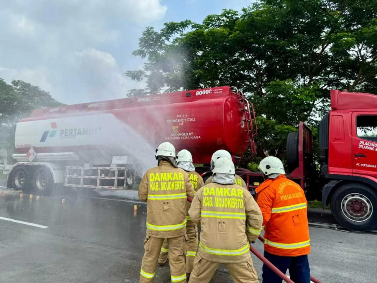 Simulasi Darurat Kecelakaan Mobil Tangki di Tol Sumo, Pertamina Patra Niaga Tuai Apresiasi dari KNKT