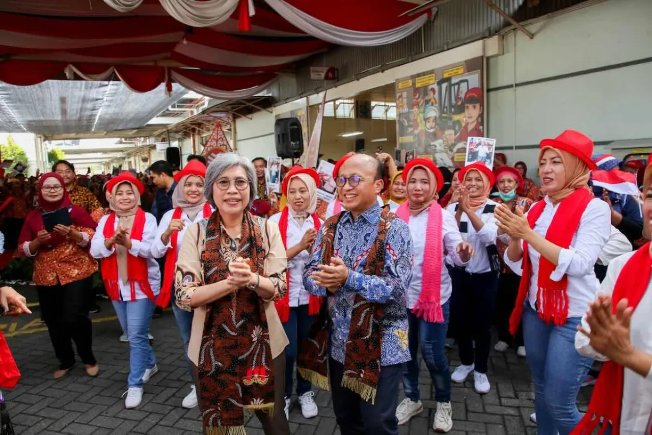 Kemenaker dan Indah Kurnia Temui Pekerja Pabrik HM Sampoerna Rungkut