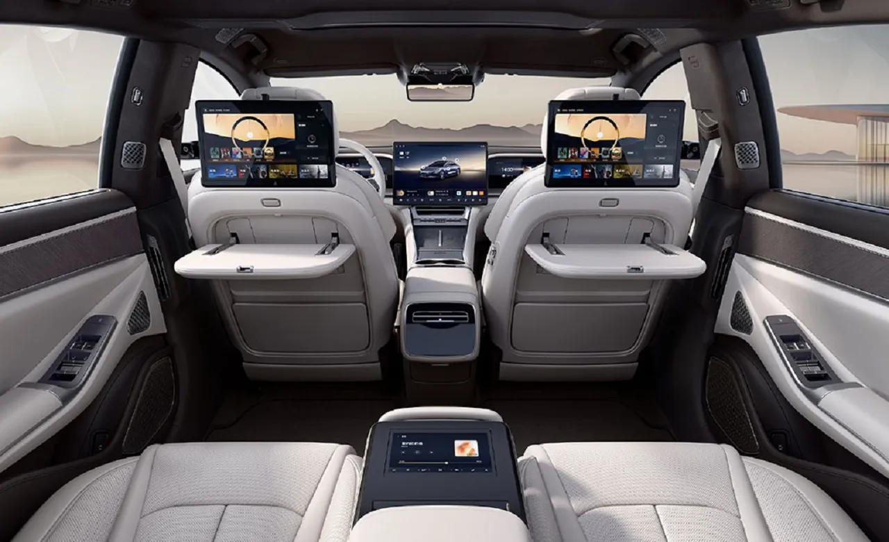 Interior Sedan Denza Z9 Tampil Mewah di Pameran Otomotif Guangzhou