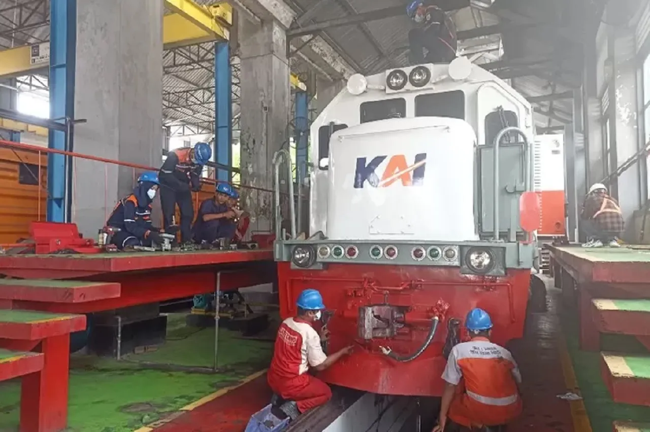 Jelang Masa Nataru, KAI Daop 7 Madiun Siapkan 10 Lokomotif dan 76 Gerbong