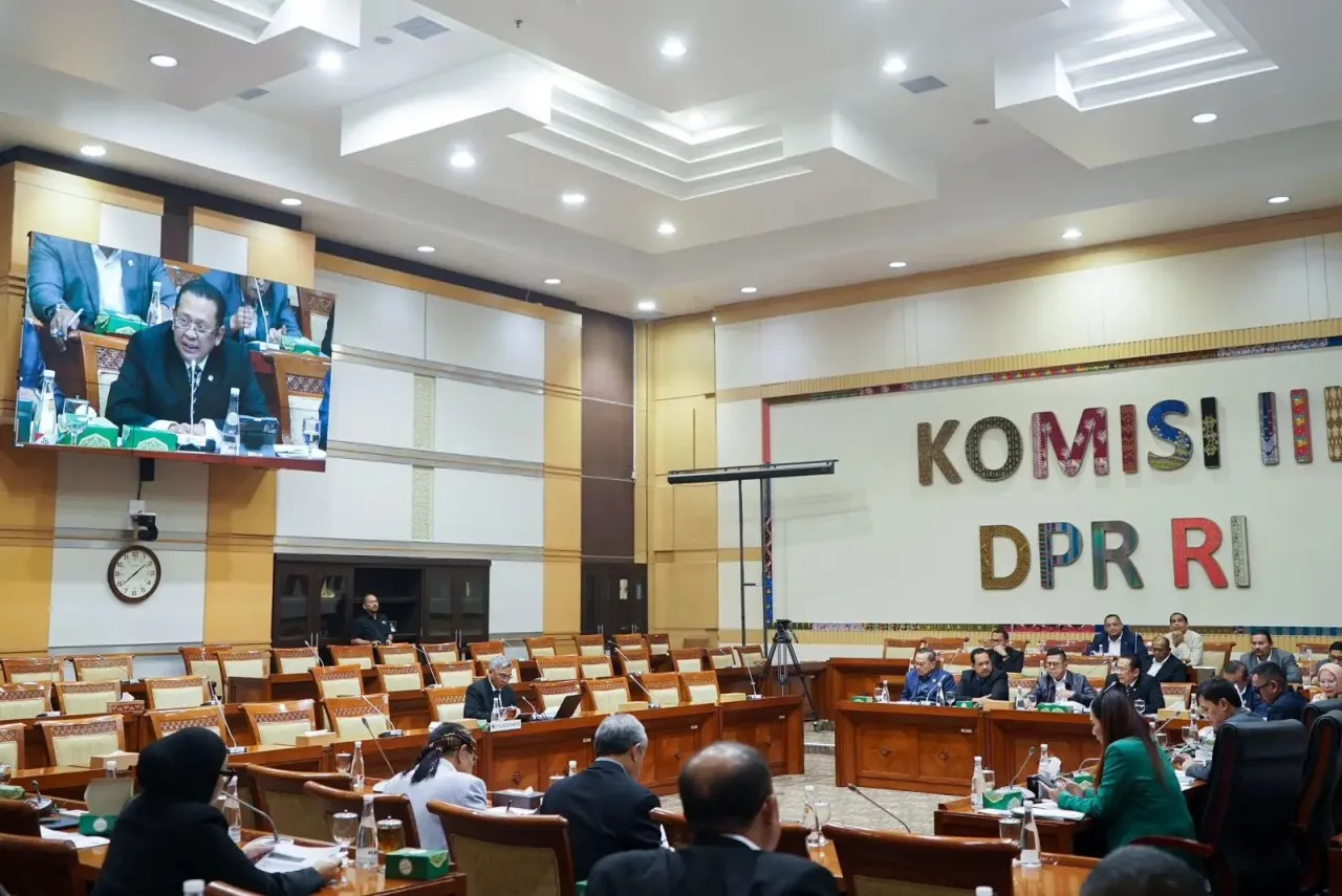 DPR Minta KPK Kaji Sistem Demokrasi Langsung